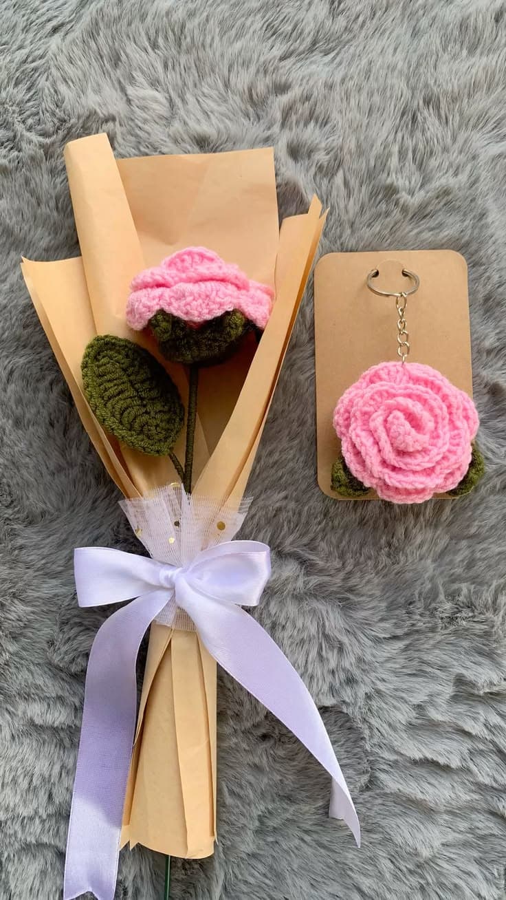 Crochet Rose Bouquet And Keychain Set — view 1